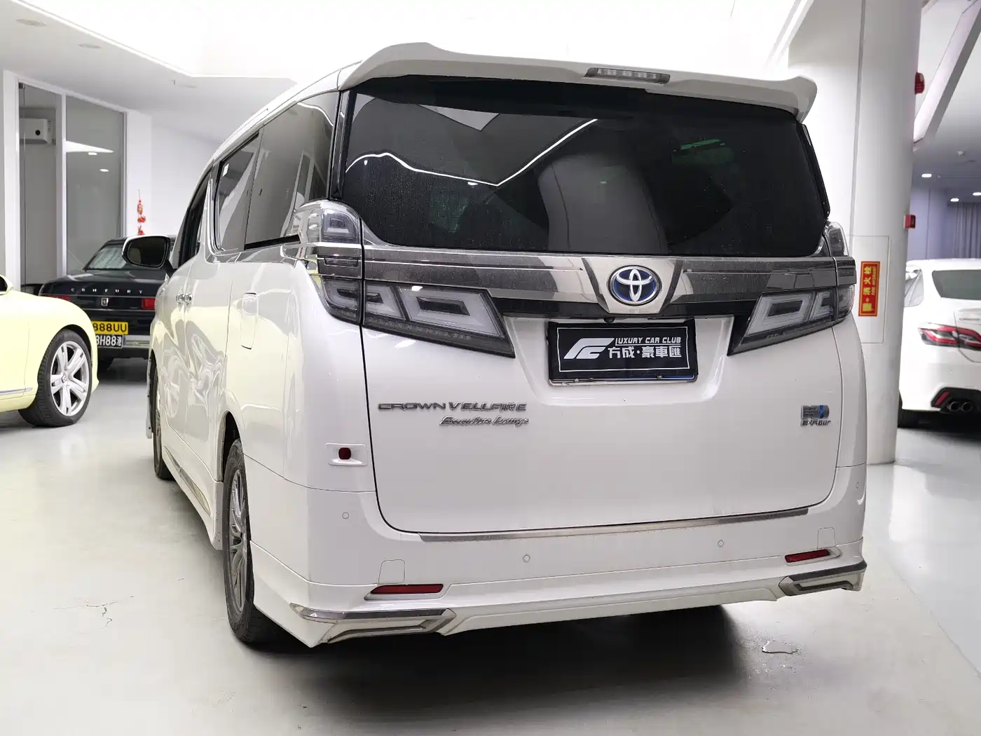 Toyota Alphard 2021 Hybrid 2.5L Luxury фото 16