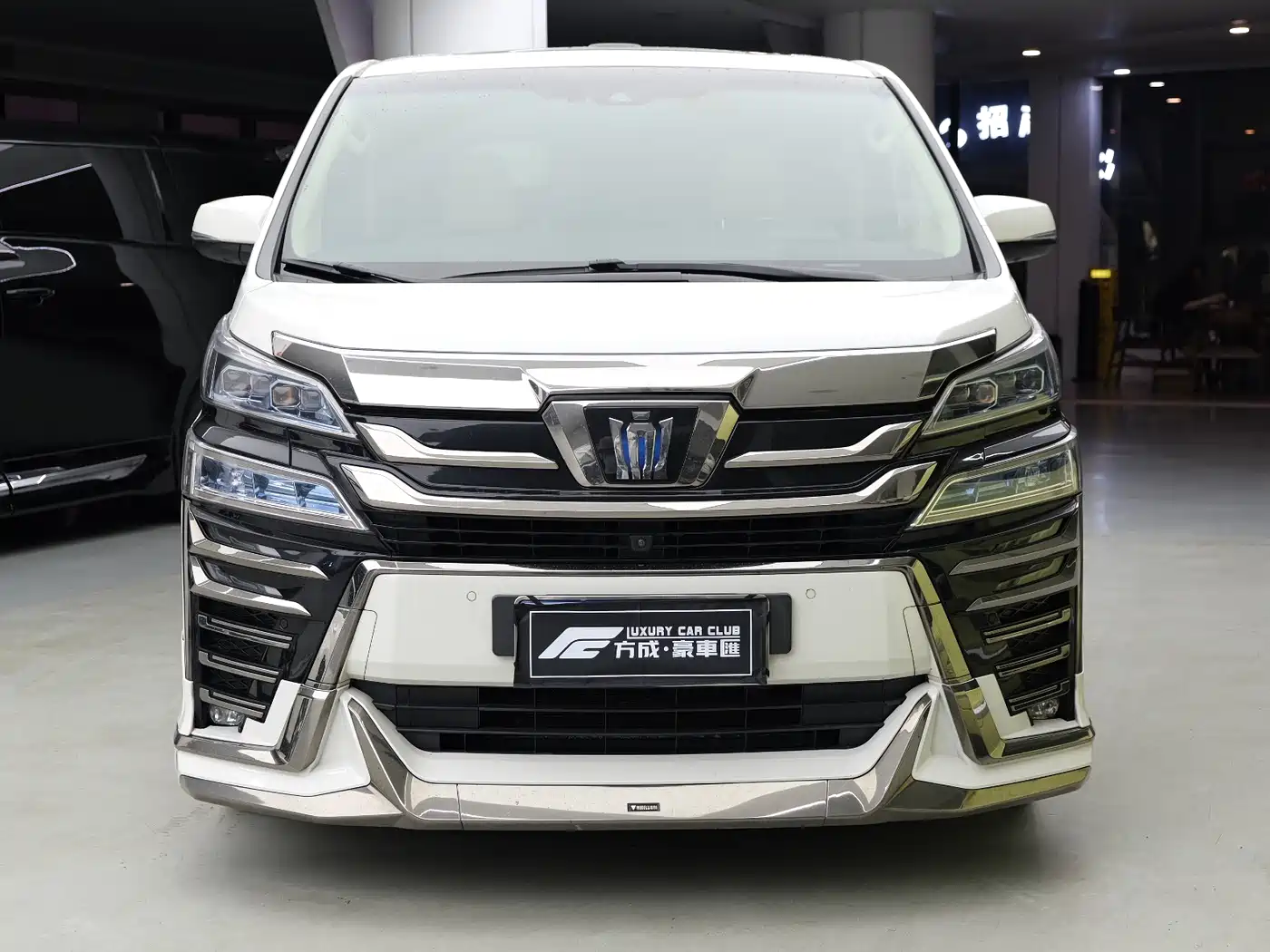 Toyota Alphard 2021 Hybrid 2.5L Luxury фото 3