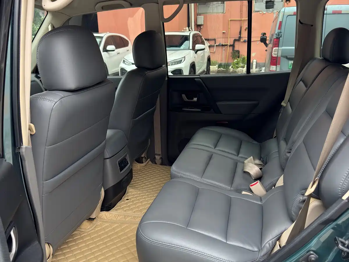 Mitsubishi Pajero 2007 2006 Model 3.0L AT GLX