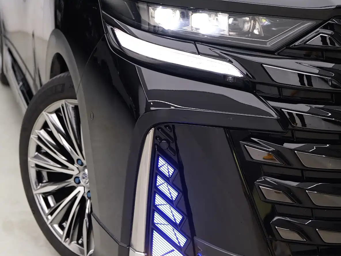 Toyota Vellfire 2025 Crown Hybrid 2.5L Ink Gold Executive Edition фото 4