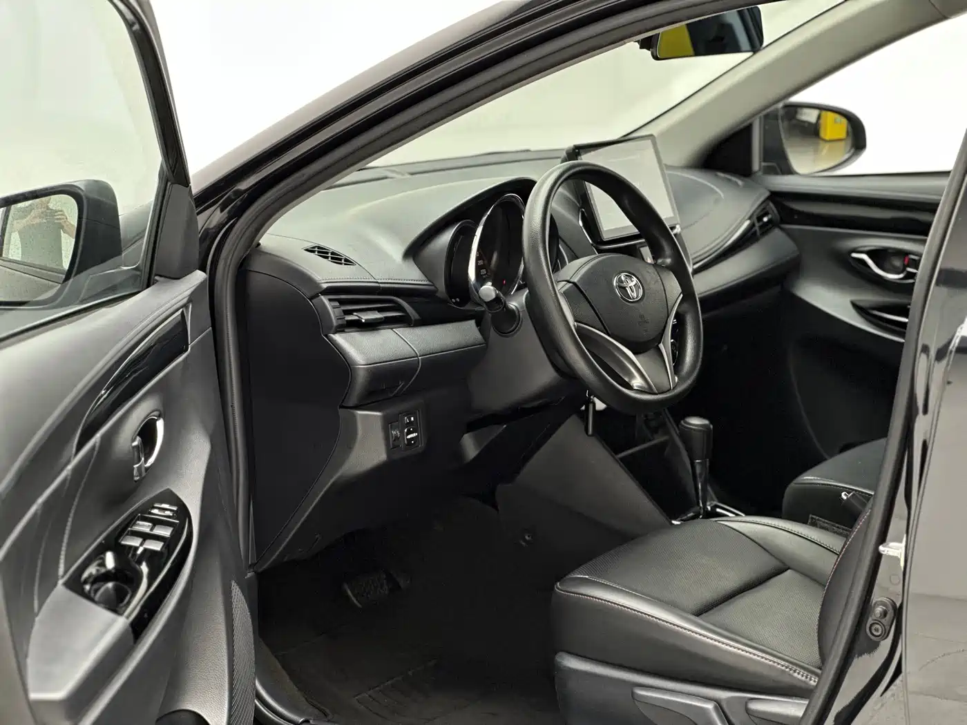 Toyota YARiS L Zhi Xuan 2022 Zhi Xuan X 1.5L CVT Luxury PLUS Edition фото 13