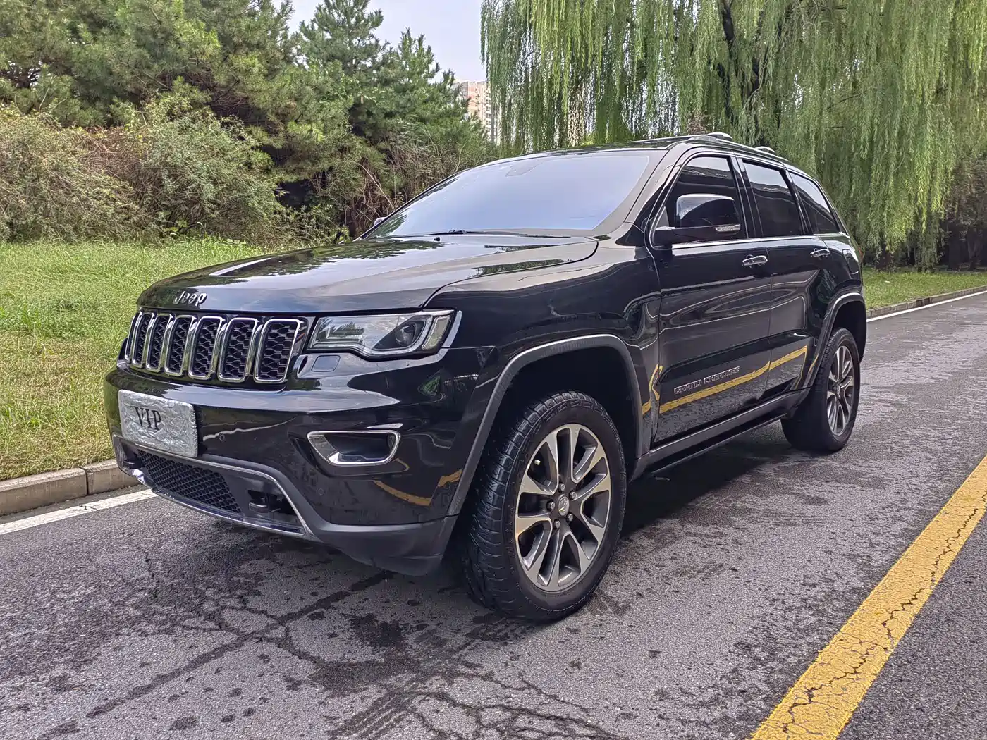 Photo 1 - Jeep Grand Cherokee (Import)