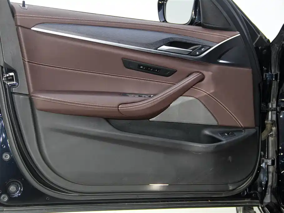 BMW 5 Series 2021 530Li Leading M Sport Package фото 17