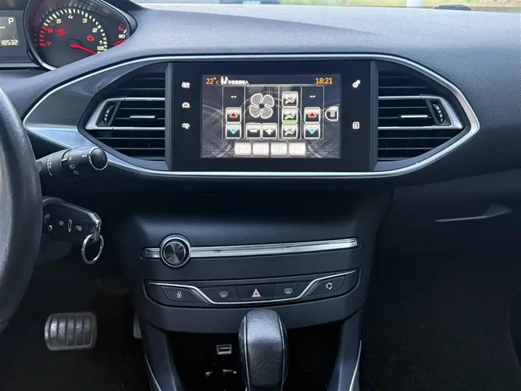 Peugeot 308S 2015 1.6T Auto Dynamic Edition фото 6
