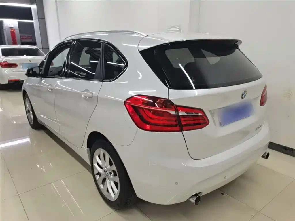BMW 2 Series Touring 2016 220i Leading Model фото 5