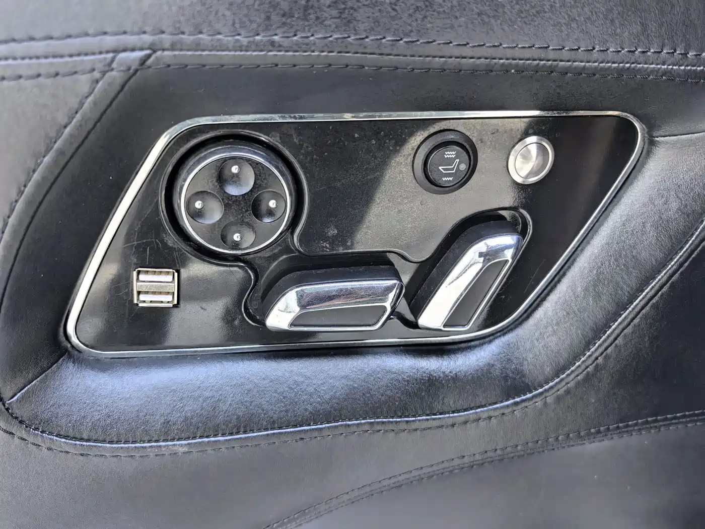 Volkswagen Multivan 2015 2.0TSI AWD 65th Anniversary Limited Edition фото 15