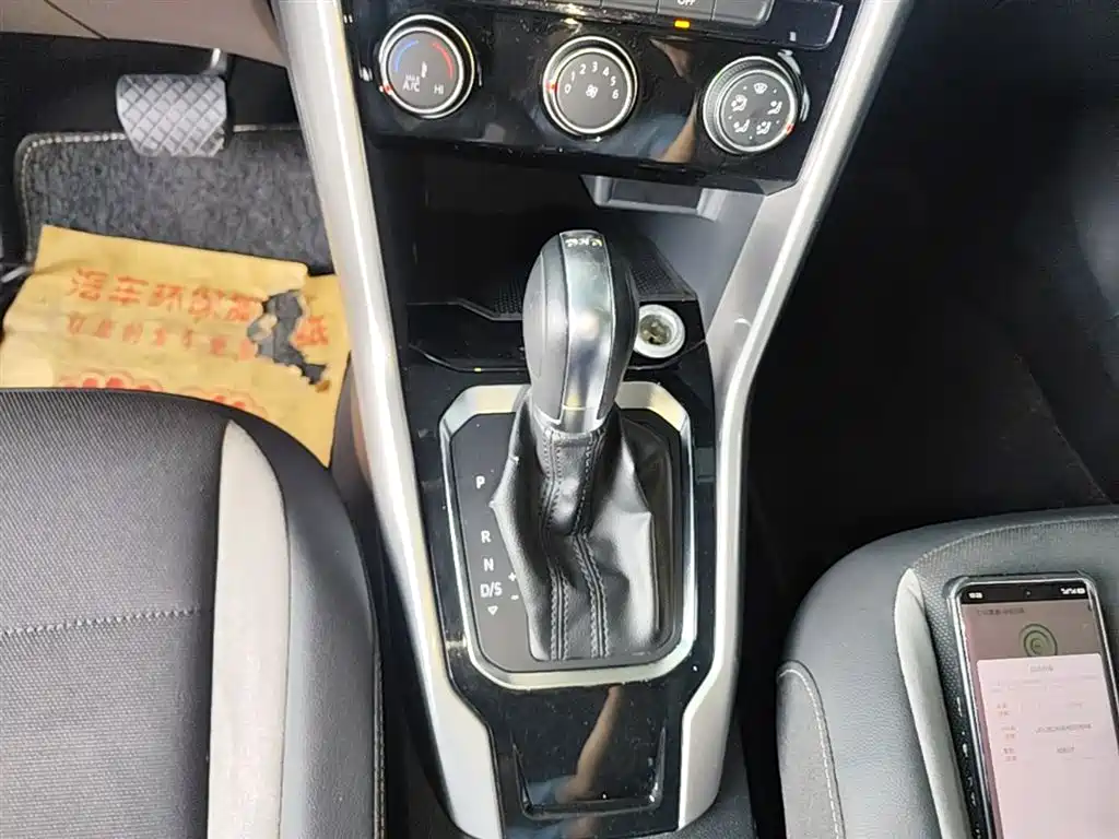VOLKSWAGEN T-ROC EXPLORING SONGS