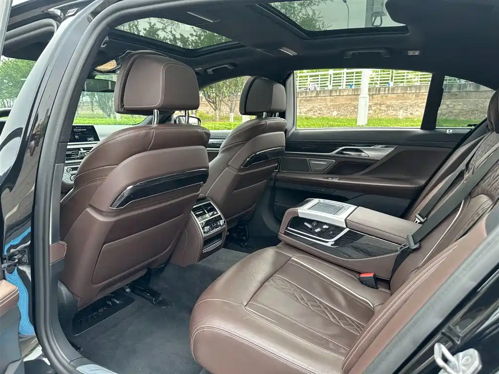 BMW 7 Series 2019 730Li M Sport Package фото 8