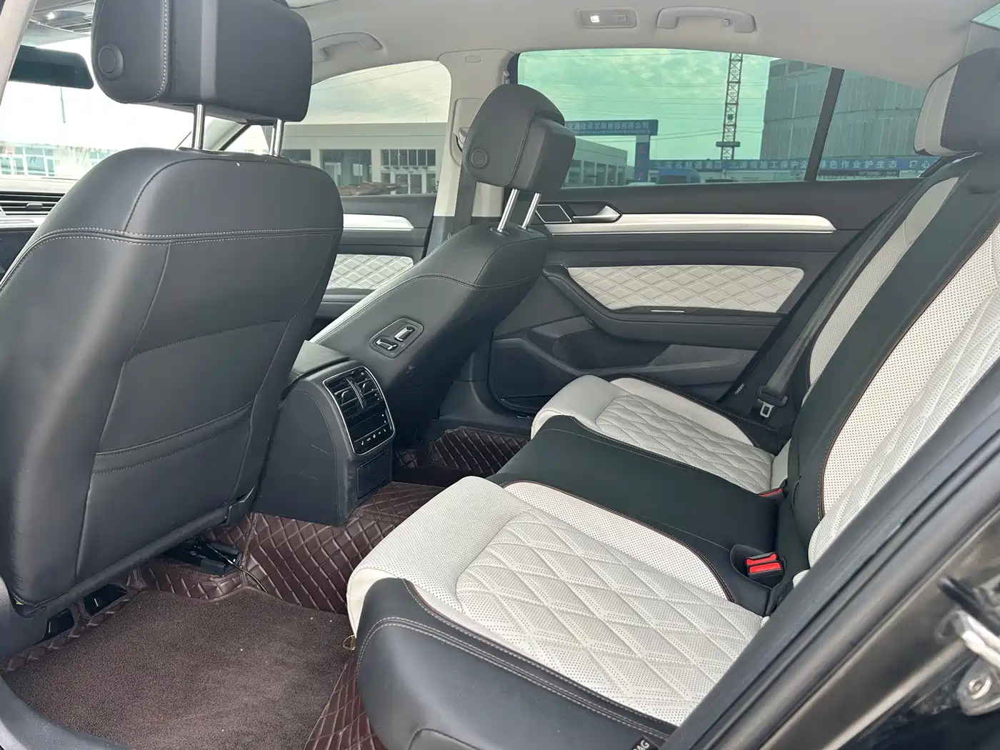 Volkswagen Magotan 2023 Model 2 Million Commemorative Edition 380TSI DSG Flagship фото 8