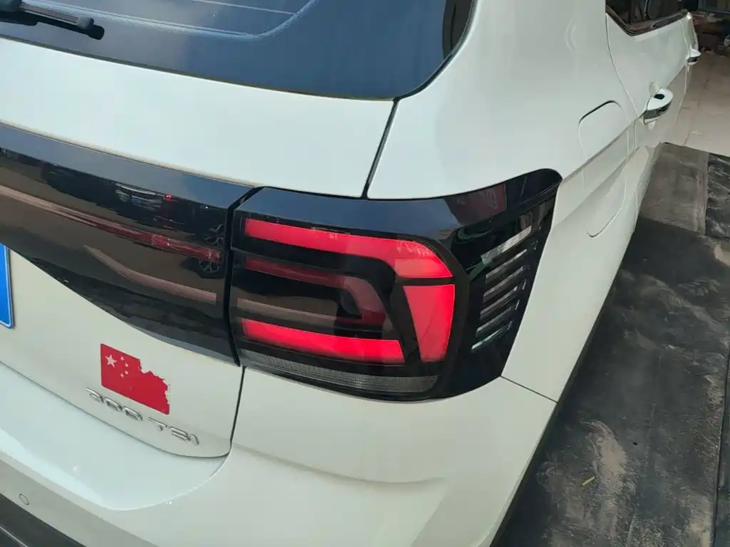 Photo 8 - Volkswagen T-Cross