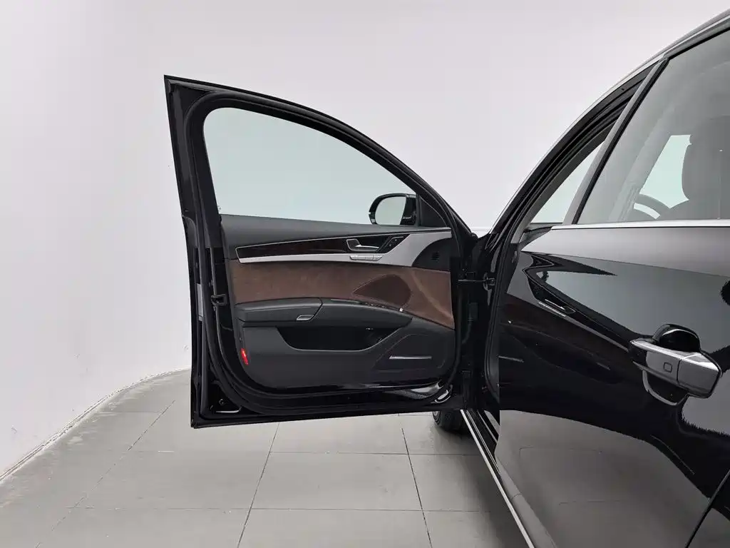 Фото 8 - Audi A8