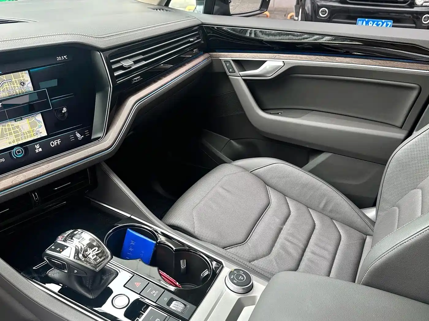 Volkswagen Touareg 2021 3.0TSI R-Line Classic Sport Package фото 9