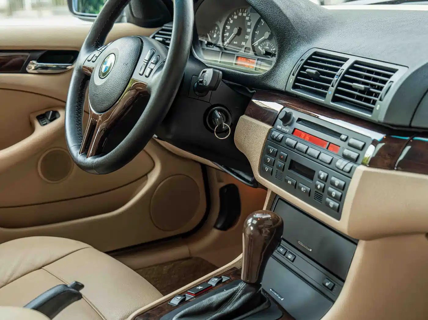 BMW 3 Series 2004 325i фото 13