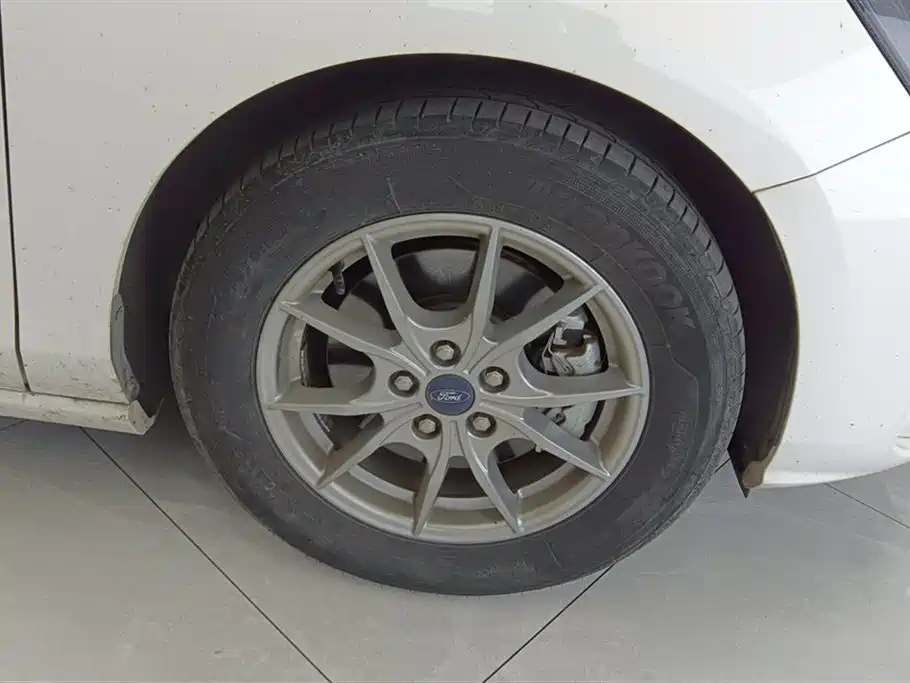 FORD FOX