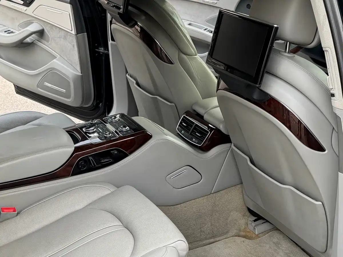 Audi A8 2011 2012 A8L 45 TFSI quattro Luxury