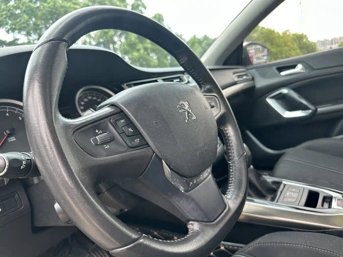 Peugeot 408 2016 1.6T Automatic Luxury Edition фото 10
