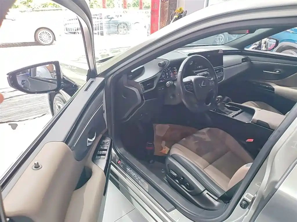 Lexus ES 2022 200 Excellence Edition фото 16