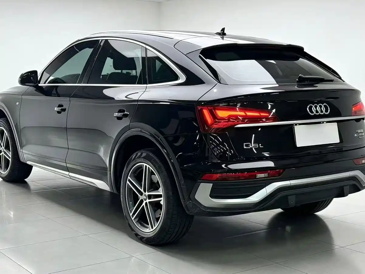 Фото 9 - Audi Q5L Sportback