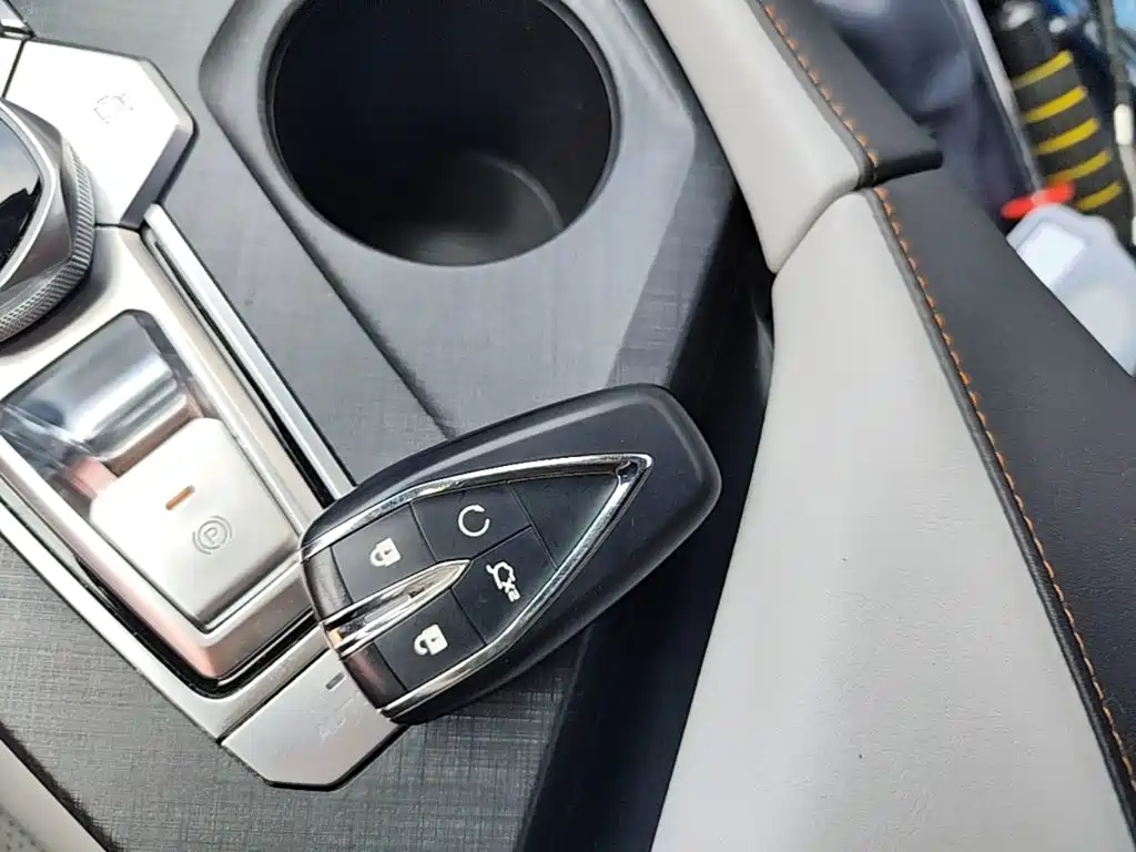 Changan UNI-V iDD 2025 2024 Blue Whale Smart iDD 136km Smart Cool