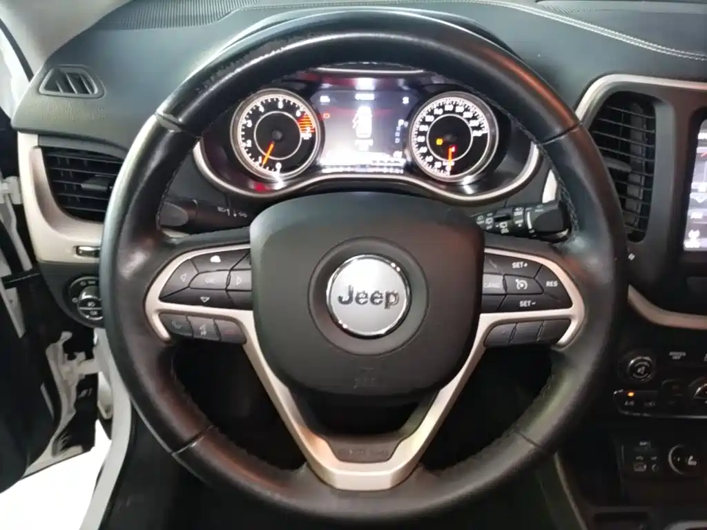 Jeep Cherokee 2018 2017 2.4L Leading Smart Edition