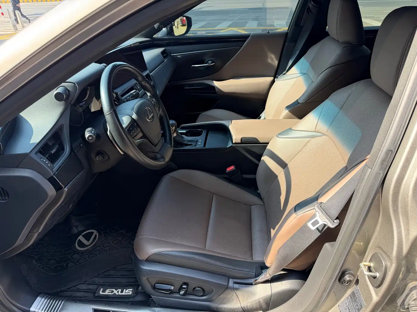 Lexus ES 2023 200 Excellence Edition фото 4