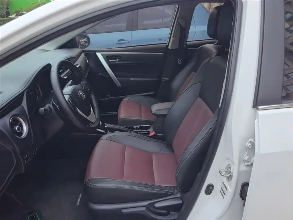 Toyota Corolla 2018 Hybrid 1.8L E-CVT Smart Edition фото 15