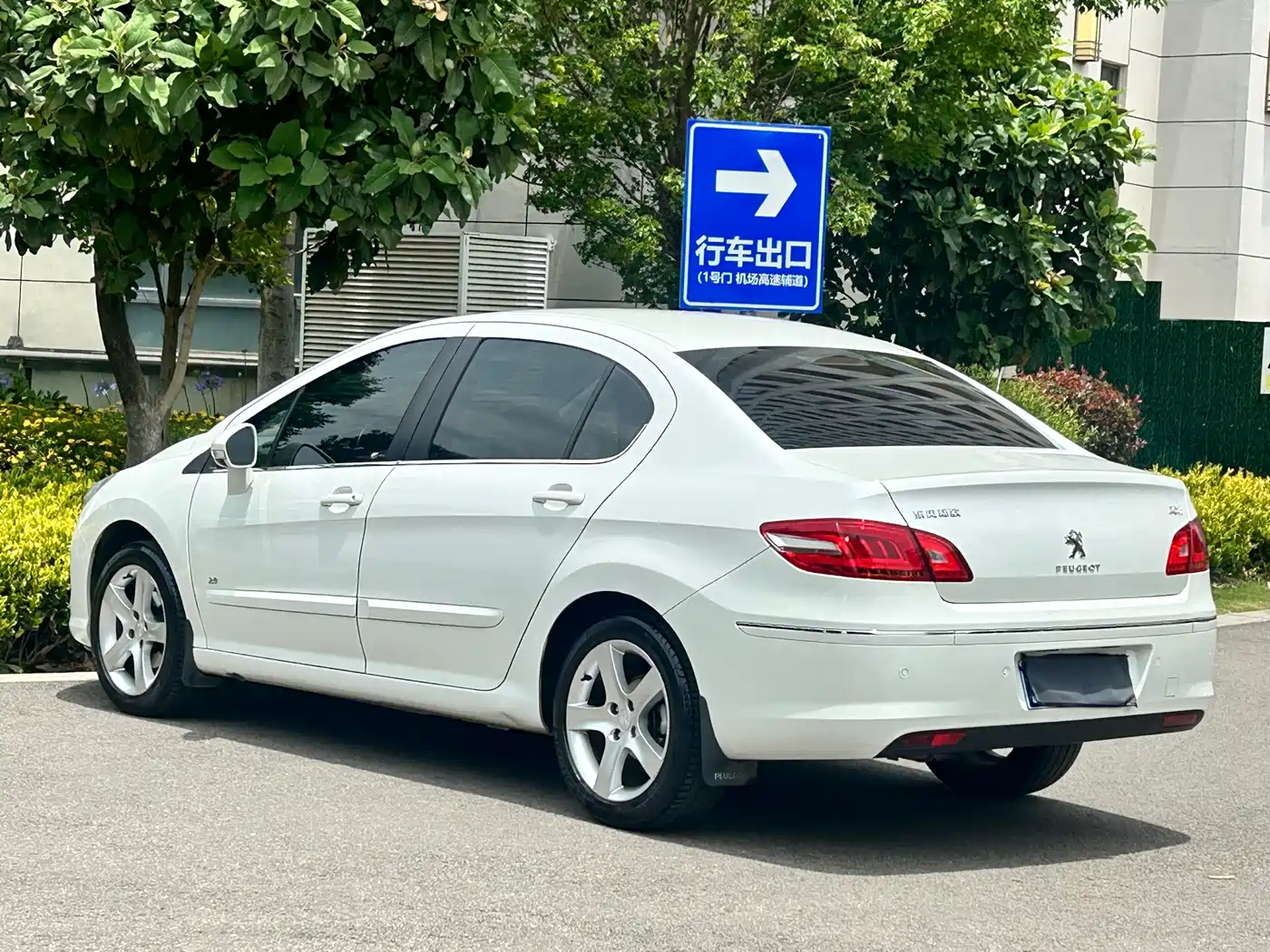 Peugeot 408 2013 2.0L Automatic Comfort Edition фото 9