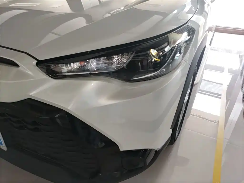 Toyota Frontlander 2023 2.0L CVT Elite Edition фото 24