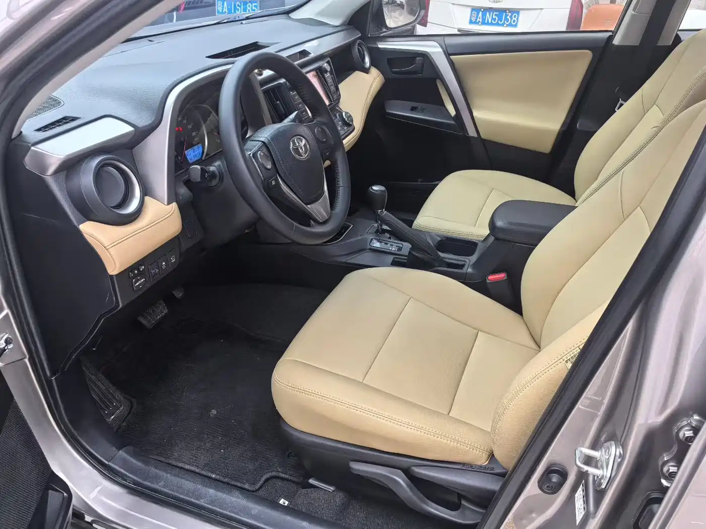 Toyota RAV4 Rongfang 2016 2.0L CVT 2WD Trend (China V) фото 6