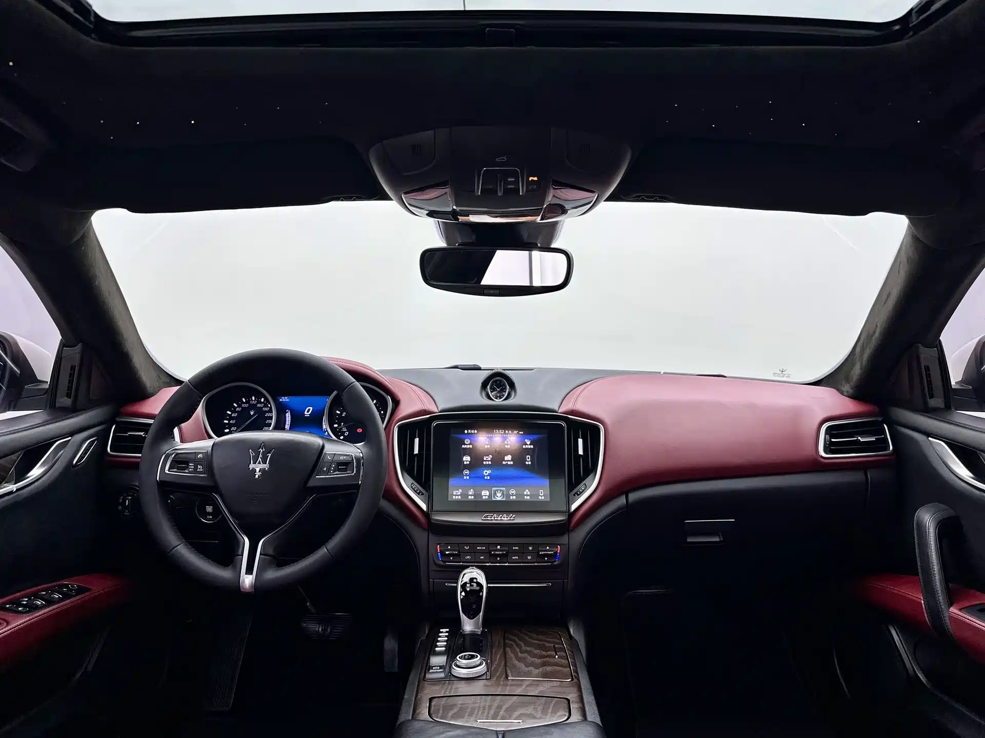 Photo 8 - Maserati Ghibli