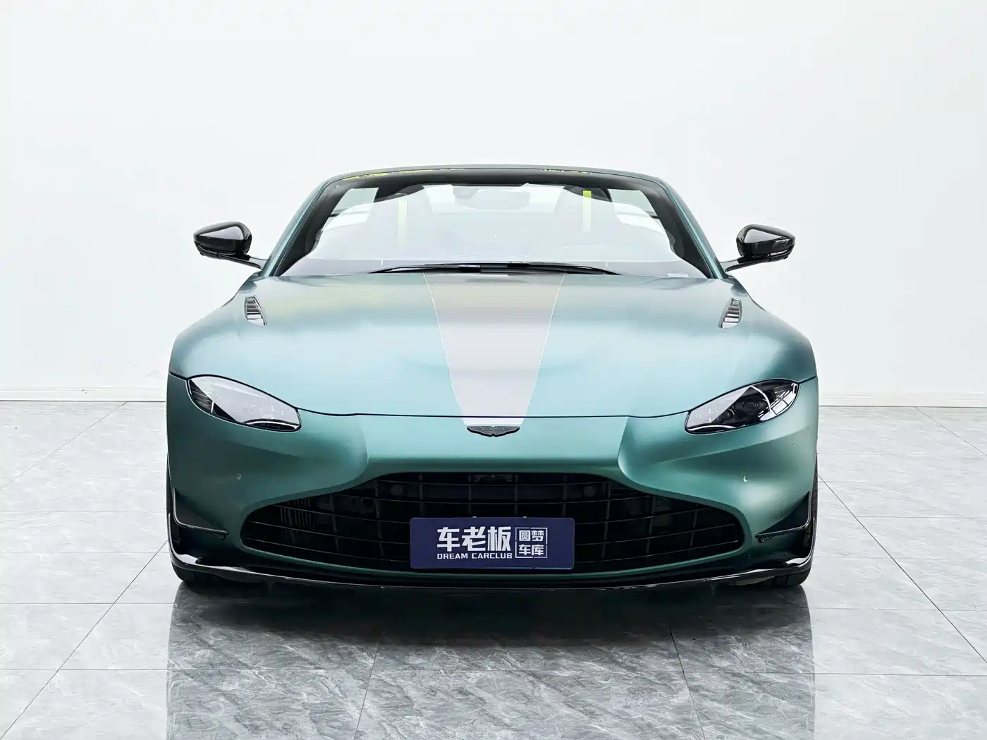 Aston Martin V8 Vantage 2022 4.0T V8 F1 Edition Roadster фото 2