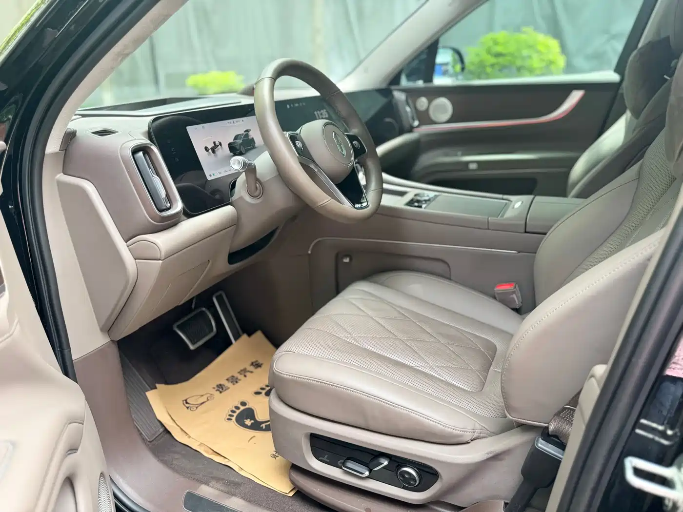 AITO Wenjie AITO M9 2024 Pure Electric Max Edition 100kWh 6-Seater фото 7