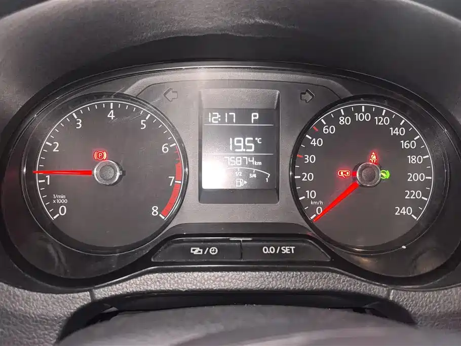 Volkswagen Polo 2016 1.4L Automatic Trend фото 14