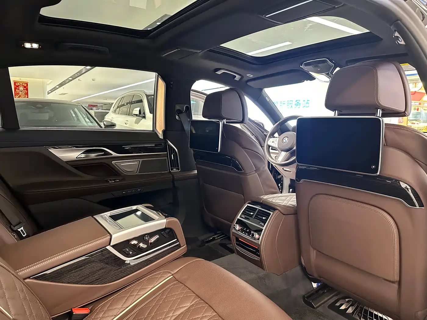 BMW 7 Series 2019 740Li Exclusive M Sport Package фото 15