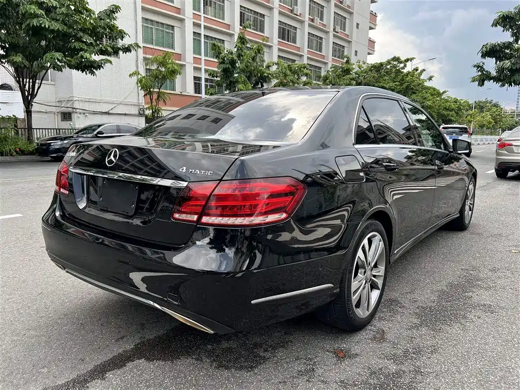 صورة 8 - Mercedes-Benz E-Class