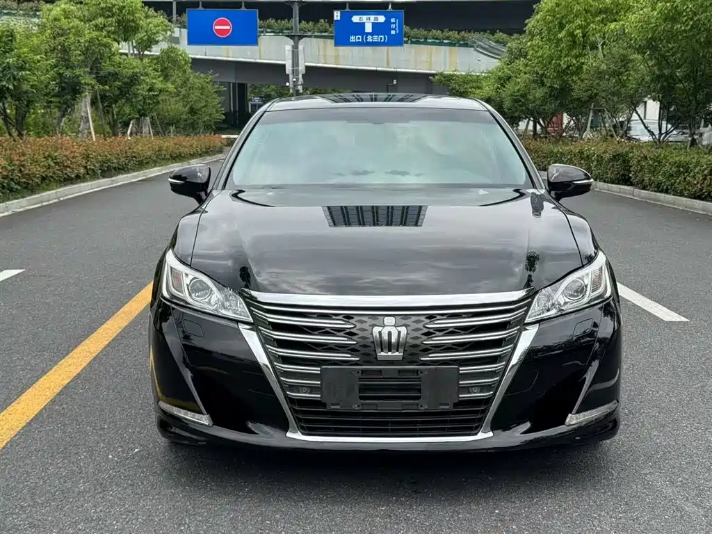 Toyota Crown 2015 2.0T Fashion фото 2