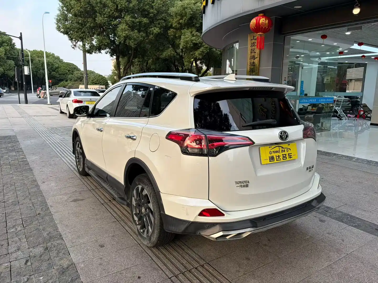 Фото 8 - Toyota RAV4