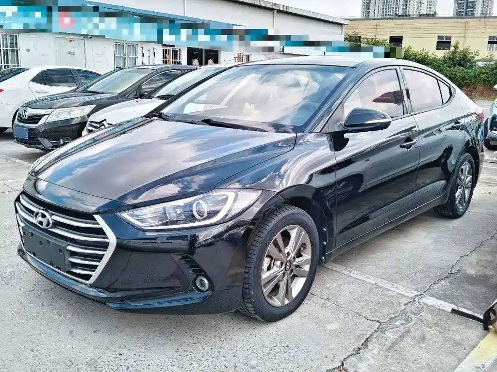 Photo 2 - Hyundai Elantra