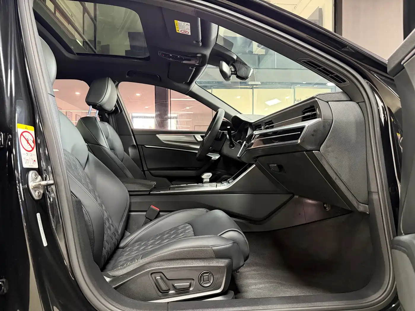 Фото 9 - Audi A6L