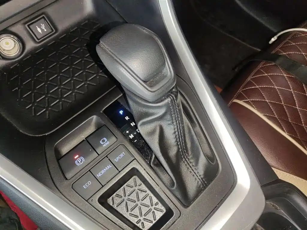 Toyota Wildlander 2022 2.0L CVT FWD Leading Edition фото 14