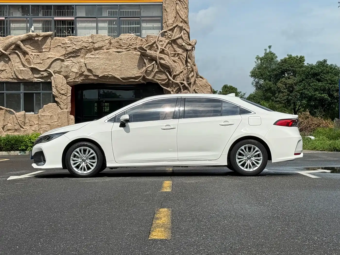 Toyota Allion 2022 2.0L Pioneer Edition фото 4