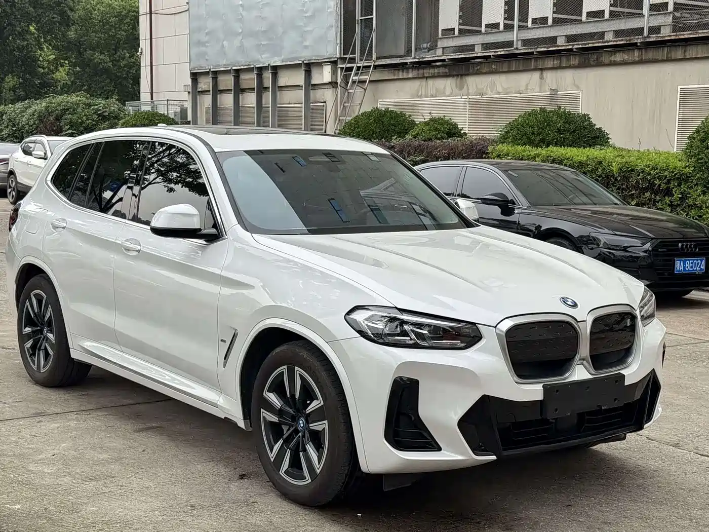 BMW iX3 2022 Facelift Leading Model фото 3