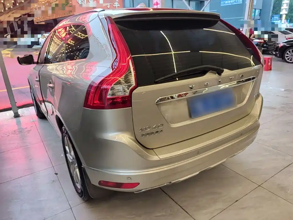 Фото 5 - Volvo XC60