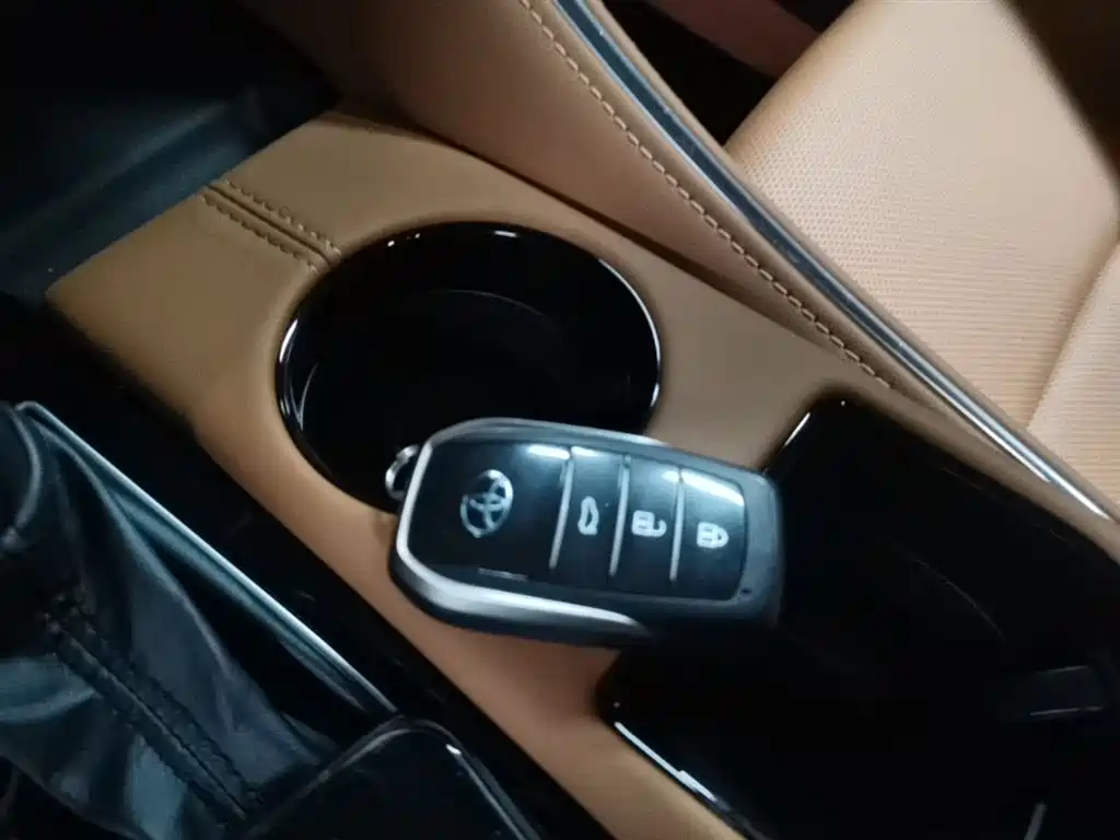 Toyota Avalon 2024 Hybrid 2.0L Luxury Edition фото 9