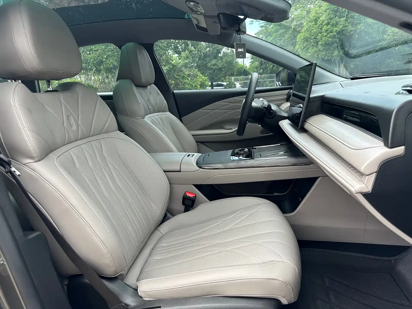 Geely Galaxy Galaxy Xingyao 8 2025 130km EM-i Premium Edition фото 35