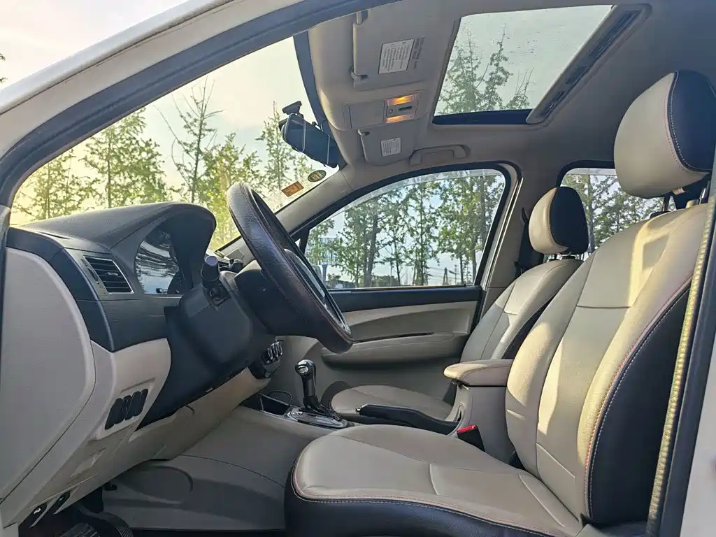 Dongfeng Fengxing Joyear XV 2015 2015 1.6L CVT Luxury