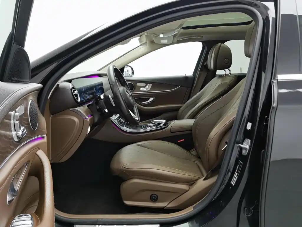 Photo 10 - Mercedes-Benz E-Class