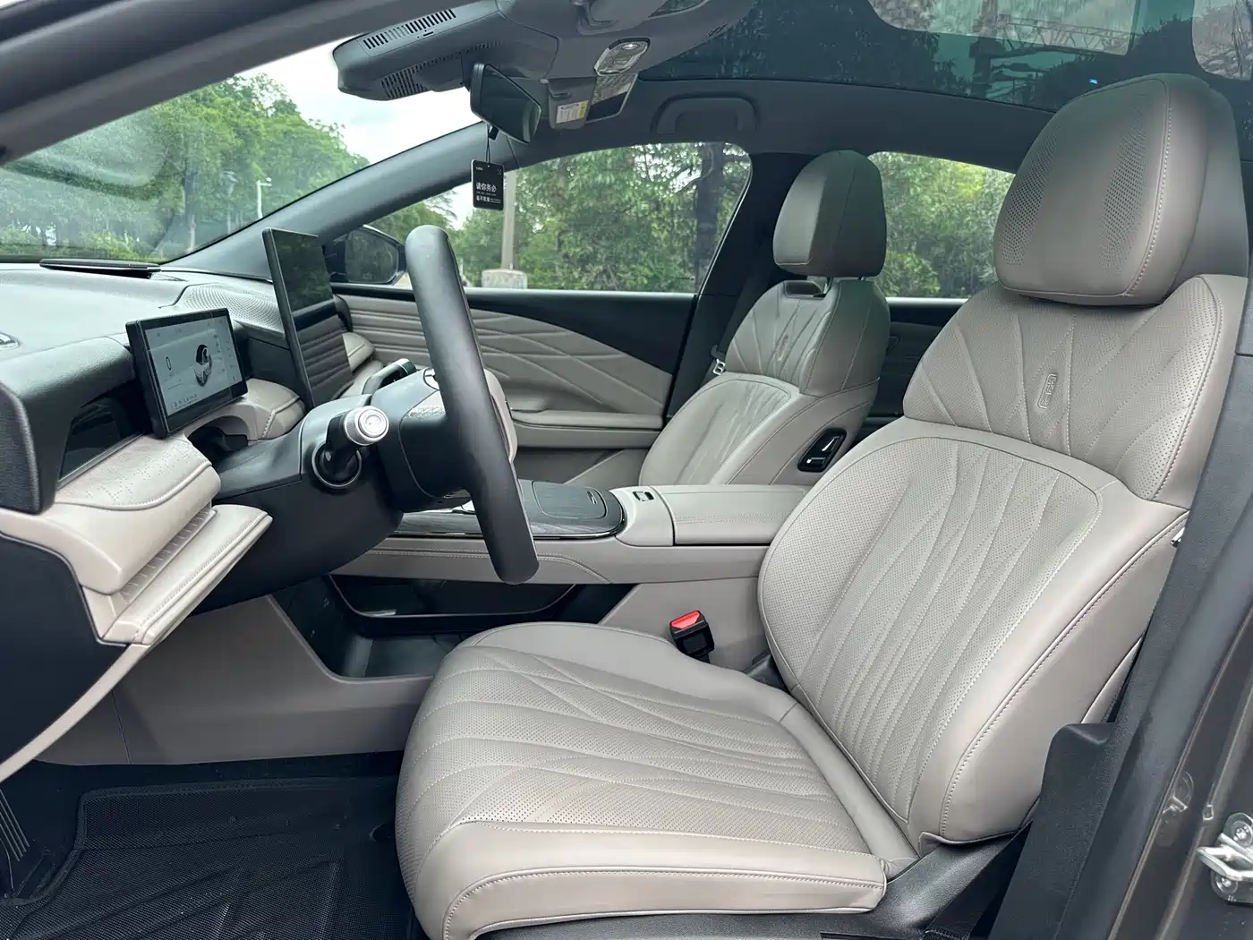 Geely Galaxy Galaxy Xingyao 8 2025 130km EM-i Premium Edition фото 20