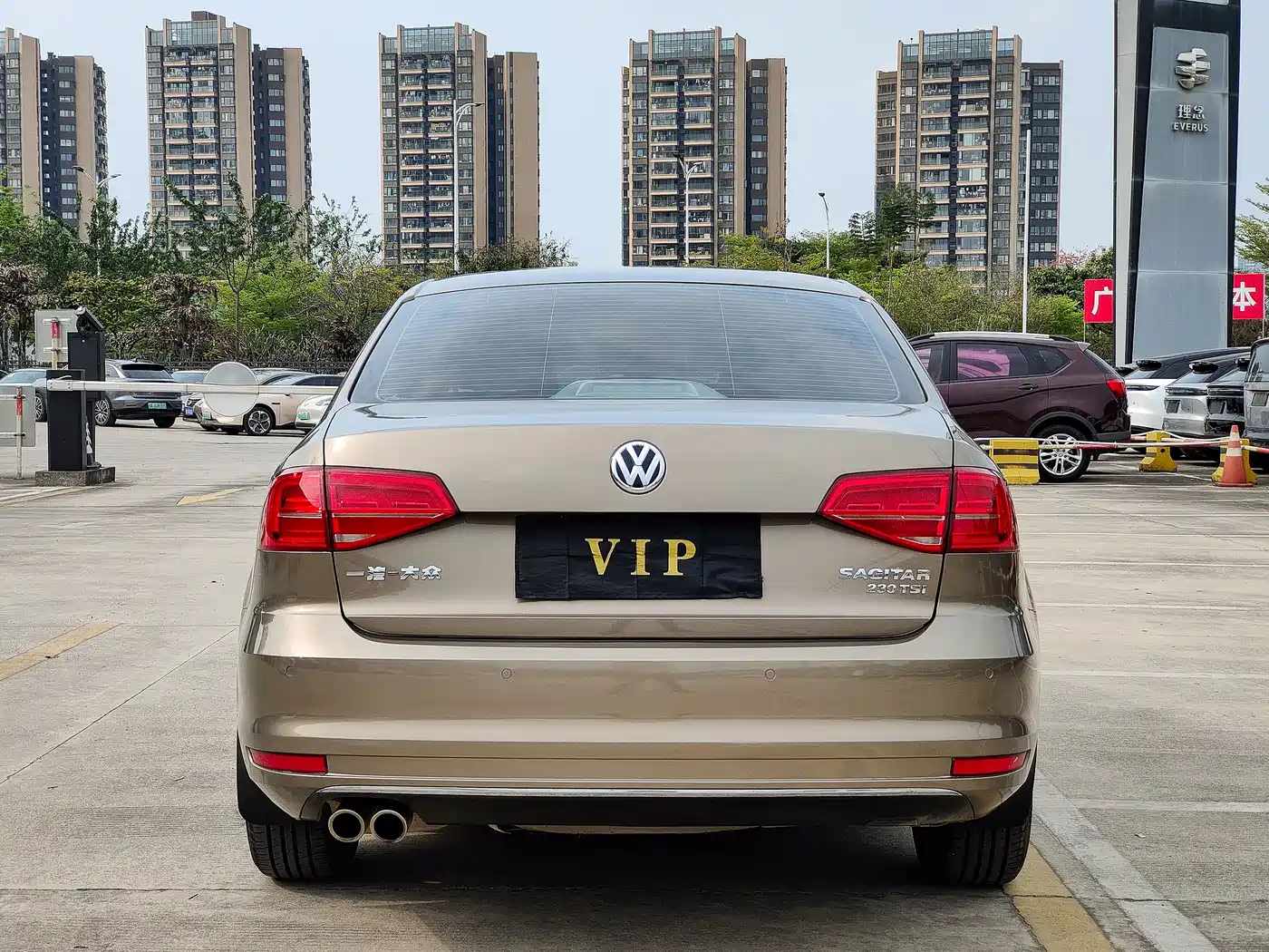 Volkswagen Sagitar 2015 230TSI Automatic Luxury фото 6
