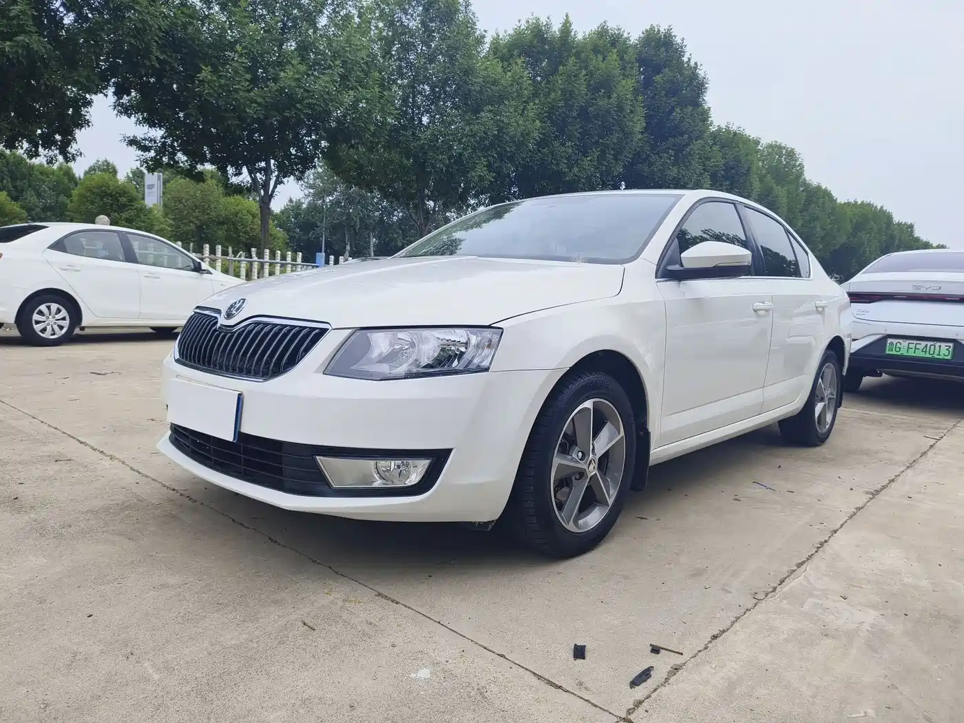Škoda Octavia 2016 1.6L Automatic Pioneer Edition